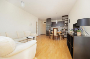 Modern & Spacious Apartment with Balcony and Parking by Noclegi Renters